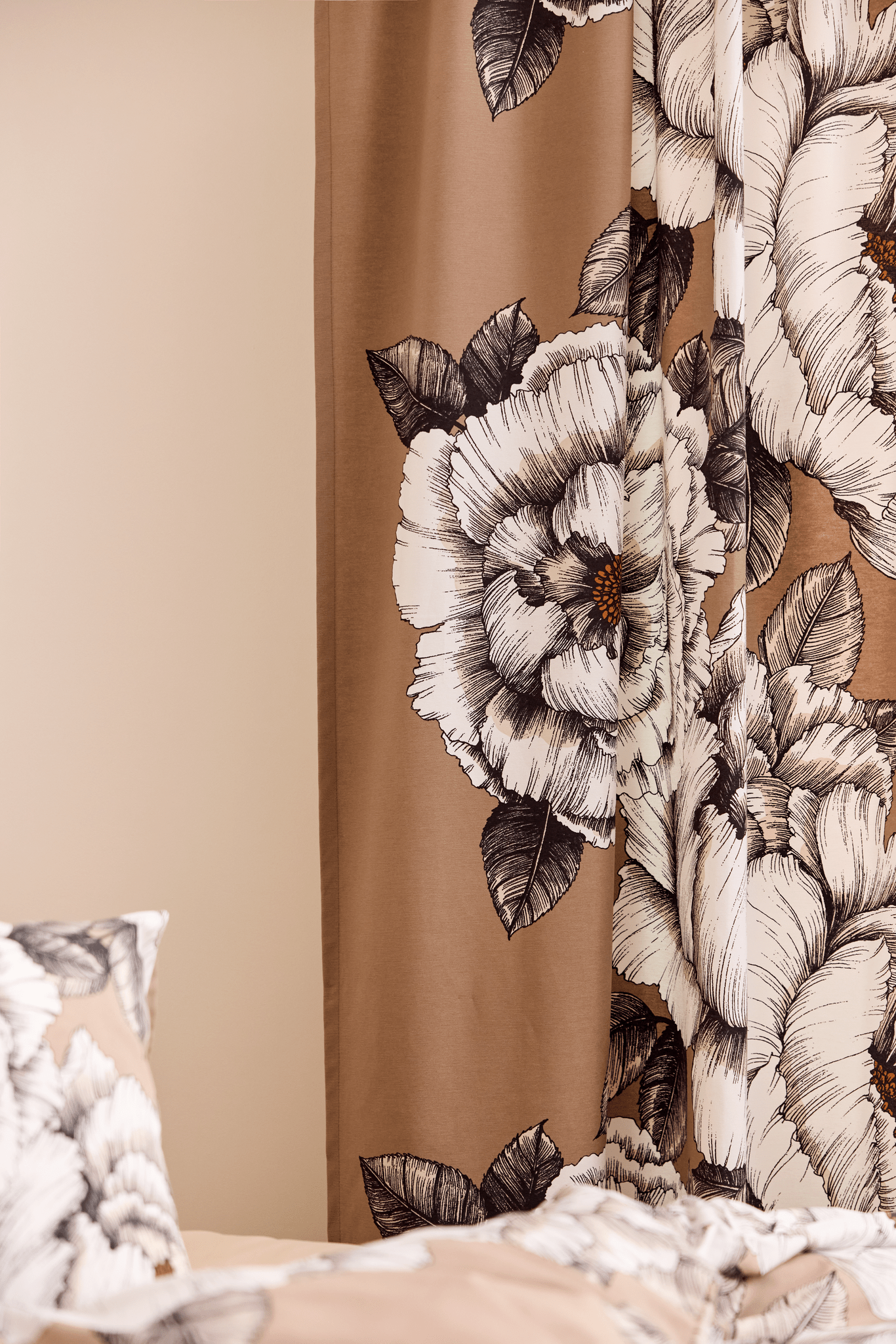 23310-110951-1102CU_1; Vallila Alma-verho Mokka / 140x250 cm 