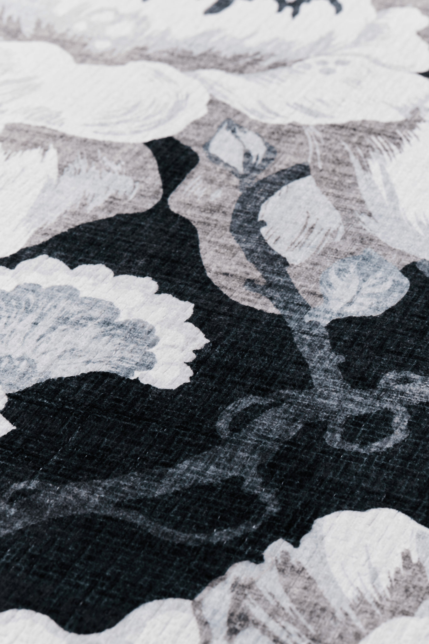 108771-9901_1; 108770-9901_1; Vallila Romanssi-matto Musta-valkoinen / 140x200 cm 